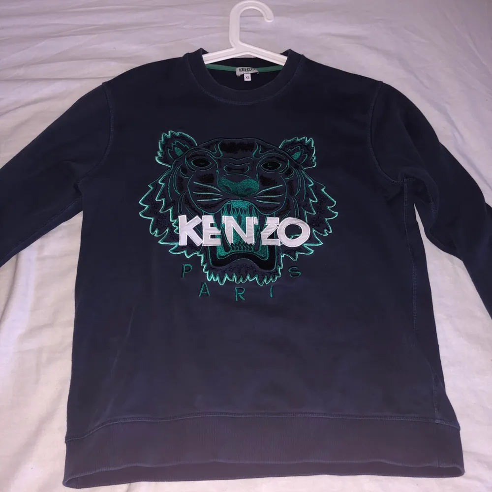 Kenzo sweatshirt använd några gånger. Köpt för 2000kr. . Tröjor & Koftor.