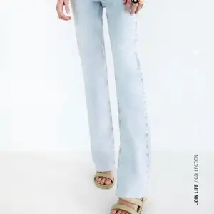 Säljer helt oanvända jeans från Zara. Köptes precis! Säljes då de inte passade så bra på mig.  Fler bilder ? Skriv!!!!