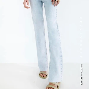 Oanvända High Rise Slim Flare Jeans Zara - Säljer helt oanvända jeans från Zara. Köptes precis! Säljes då de inte passade så bra på mig.  Fler bilder ? Skriv!!!!