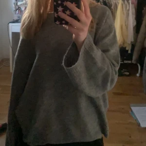 Oversize Stickad tröja  - Oversize Stickad tröja från lager 157, aldrig använd! Storlek S