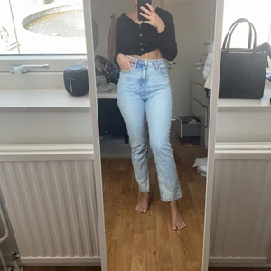 Jeans  - Väljer o sälja pga dom är för stora i magen använt 3-5 gånger