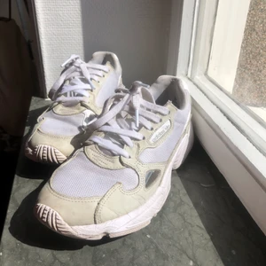 Adidas Falcon W - Bra skick, men använda. 