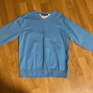 Tommy Hilfinger  - Säljer nu min Tommy Hilfinger tröja 😃 skick 8-10, nypris:1100