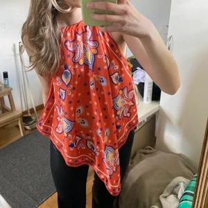 Linne från zara - Säljer detta superfina linne som är perfekt nu inför sommaren. Jätteskönt och svalkande material perfekt för sommaren. ❤️