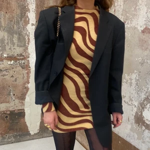 Stickad klänning - Stickad klänning från Zara. Strl M