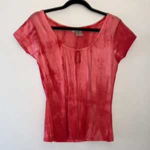 BATIK TOPP - jättesöt topp med batikmönster, storlek S. 40kr + frakt