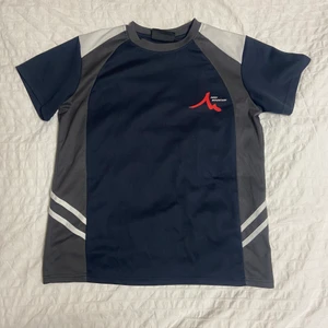 Träningströja, strl 42/44 - High mountain tröja till träning, passar en S-L beroende på passform. 