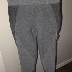 Gråa Tränings tights XS - Gråa tränings tights i storlek XS, stretchiga. Aldrig använt. 