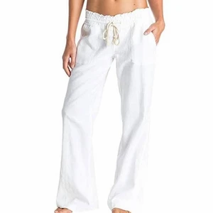 Linnebyxor  - Säljer dessa linnebyxor från Roxy som är köpta på zalando. De är använda men inte speciellt mycket. Är 168 cm lång. Det finns en liten slitning vid snörningen, se på bild 3. Frakt 66kr