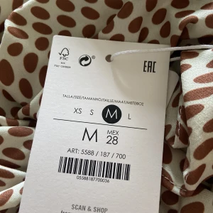 Bershka klänning - Klänning från bershka köpt förra året, har prislappenkvar så den är aldrig använd. Köpt för 230kr. Skriv vid intresse privat☺️