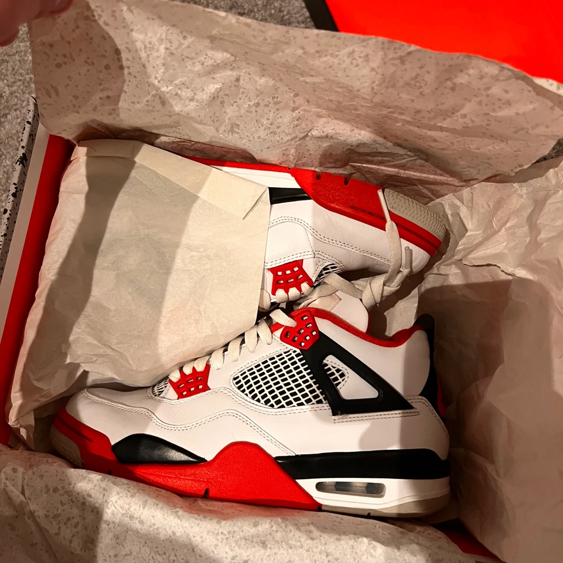 Jordan 4 fire red 