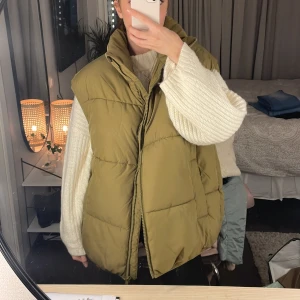 Väst - Super snygg grön väst från hm. Använd 1 gång! 💖