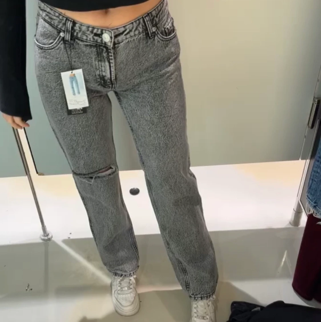 Gråa jeans