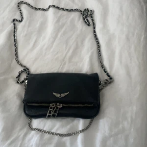 Zadig väska - Den lilla Zadig väskan, ser ut som ny, inga difekter! Kan tänka mig att sänka priset skriv i sådana fall