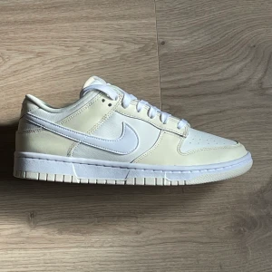 Nike Dunk - Nike Dunk Coconut Milk. Strl 40, helt oanvända med kartong kvar. 