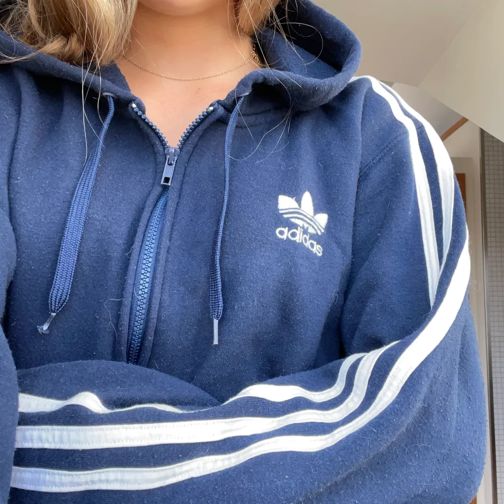 Säljer min Adidas hoodie. Lite nopprig men annars så skön och varm. Storlek S/M. Köp direkt för 300kr 💗. Hoodies.