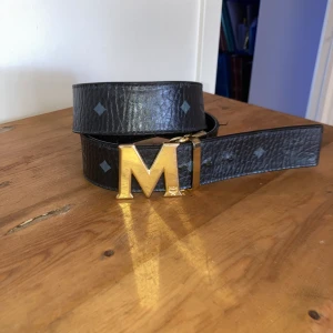 MCM bälte - Ganska använd Omkrets 77cm-87cm Nypris 3000kr Medkommer med box samt tygpåse