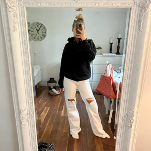 Nakd jeans - Jeans från nakd. Använd ca 1-2 ggr. Är 165cm lång. 66kr i frakt som köparen står för💗