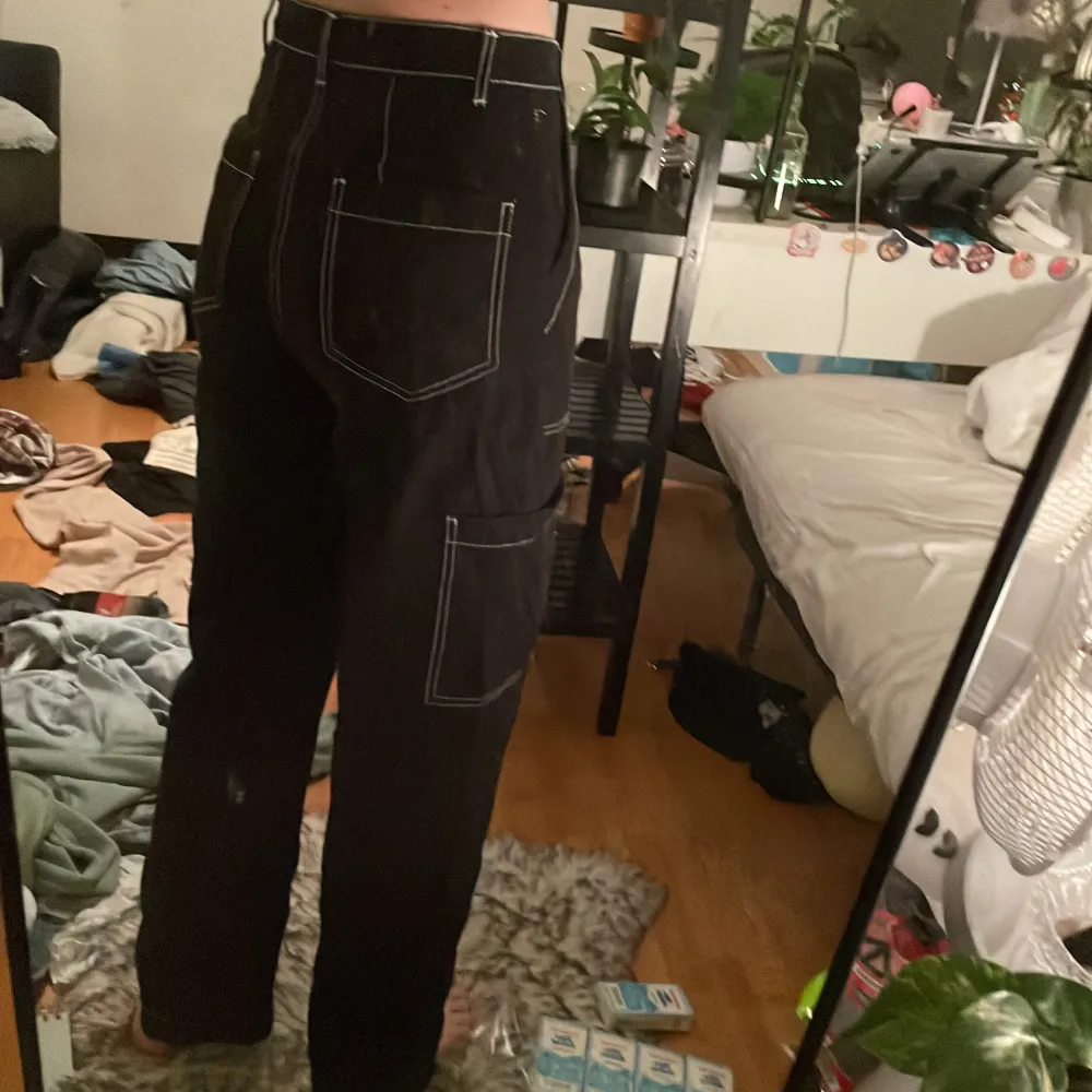 Byxorna passade perfekt på mig det är storlek 34 och jag är 170 cm lång, kommer inte sicka dem någon stans så vi får mötas någon dag och byta, tar bara Swish/ Karlstad/ kostade 250kr när jag köpte dem/inga skador/ min rum är inte stökigt rensar bara. Farkut & Housut.