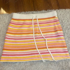 Stickat Kjol  - Kjol från Pull&Bear, bra skick