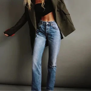 Zara jeans - Säljer dessa zara jeans💕💕Strk 40 men passar 38 också. Bara att skriva för egna bilder! 