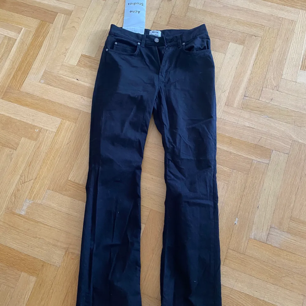 Nytt / new black 27/32 high waste slim legs. Jeans & Byxor.
