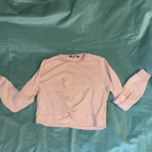 Skön tröja - Tröja Strl M upplevs som S Har typ teddyfleece i