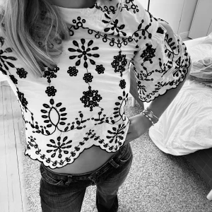 Zara blus - En supersnygg blus från zara💕 jättebra skick, storlek xs