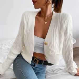 Stickad tröja - Stickad kofta från shein använt få gånger så i nyskick. Köpte för 189 säljer för 80. Köparen står för frakten. 