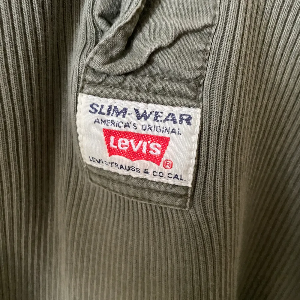 Köpt här på Plick men va inte rätt storlek för mig. Ascool från vintage Levis american slim wear kollektionen. T-shirts.