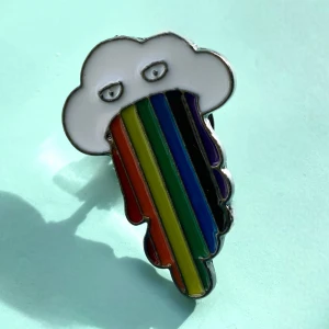 Rainbow cloud pin 💙🧡💚❤️ - Fri frakt 💙