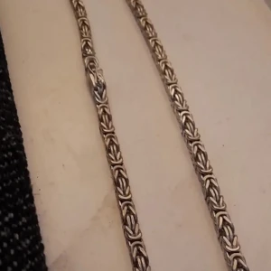 925k kedja - 925k kedja. Jätte bra skick. (Äkta). Kom privat för mer info