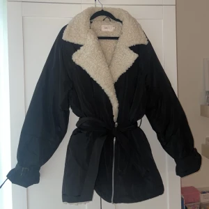 Ny Nelly jacka dam  - Helt ny!  Storlek 42 (passar 38-42) 