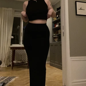 Långkjol  - Tight långkjol med slit 💕💕