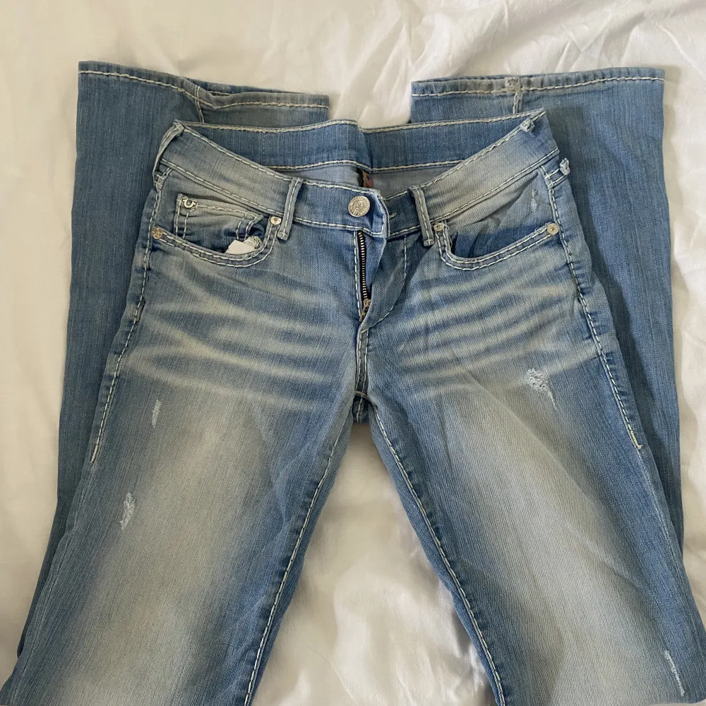 as coola trueys / bootcut + lowrise  hör av er vid intresse för mer info pris kan diskuteras . Jeans & Byxor.