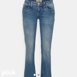 Ltb jeans - Säljer dessa lågmidjade Ltb jeans i modellen Valerie. Jeansen är lite för stora för mig, därav säljer jag dom.💕 Endast använde ett par gånger så dom är i nyskick. Höjer priset då det är många som vill köpa. Köp direkt för 800kr💓💓