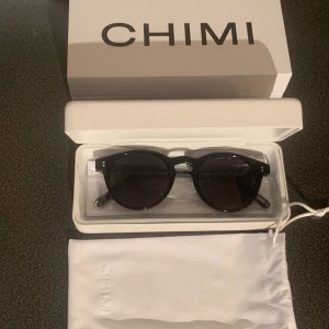 Chimi black 03 - Helt nya Chimi, plasten sitter kvar.  Nypris 1250kr