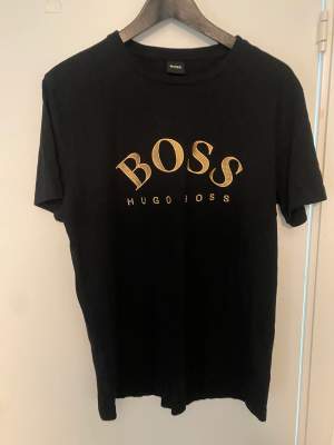 Jag säljer min Hugo boss t shirt som är för liten för skit 5av 5 