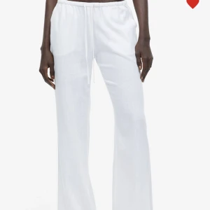 H&m linnebyxor 💓 - säljer just dessa linnebyxor som endast är testade! allstå är dessa i ny skick💓 storleken är Xs 