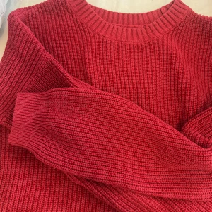 Röd stickat tröja  - Storlek S