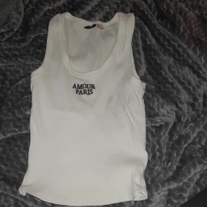 Top - its never been used, has no holes, is in very good condition