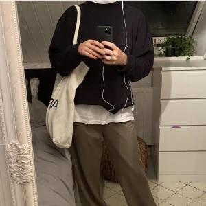 Sweatshirt - Zara - Säljer min oversized sweatshirt från zara. Bra skick ❤️‍🔥🤠