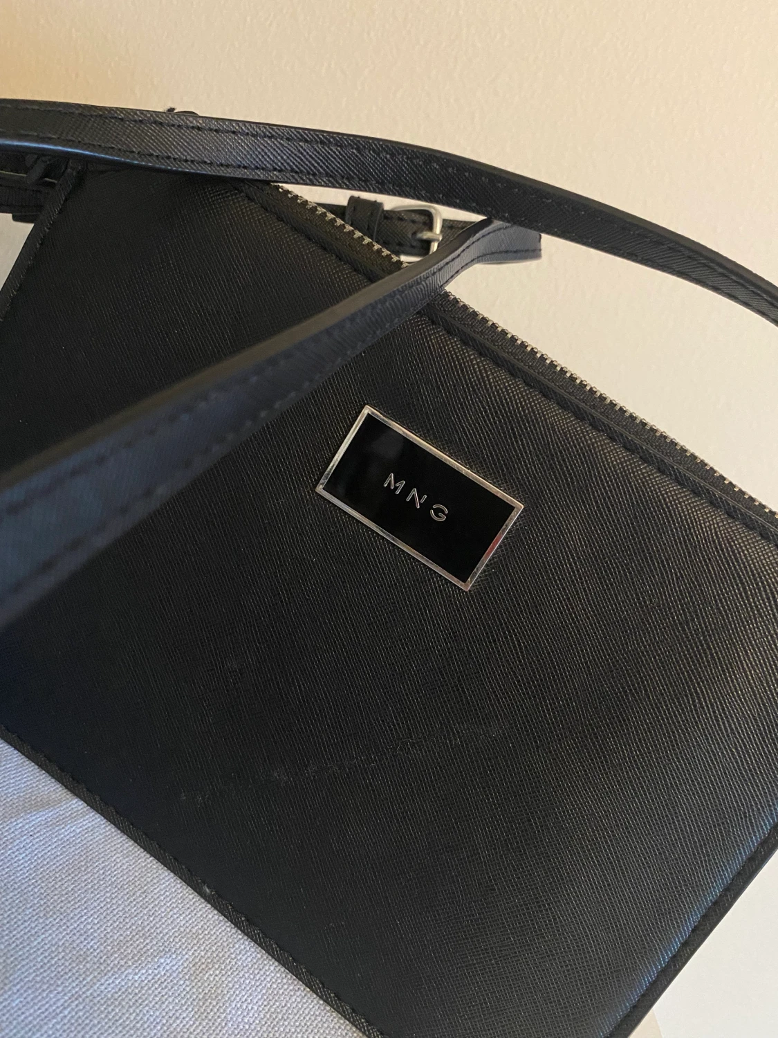 Axelremsväska från Mango - 1