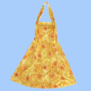 Sommarklänning - Gul, kort sommarklänning som är vintage. står inte storlek men  skulle säga S. Hör av dig om du har frågor:) 