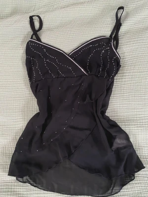 Svart topp  - Super fin topp perfekt till fest!