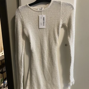 Strandklänning  - Jättefin strandklänning med öppen rygg  från chiquelle som aldrig har använts. Har tyvärr ingen bild på den på💗 klänningen är i storlek xs-s 