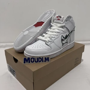 Nike Sb Dunk High ”Oski” - Nike Sb Dunk High ”Oski” Storlek: ( US8,5/EUR 42 ) DS (Brand New) Kvitto finns Meetup i Lund eller fraktas spårbar under köparens bekostnad!