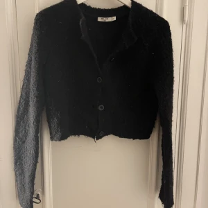 Kofta - Stickad kofta ifrån NA-KD i storlek s 