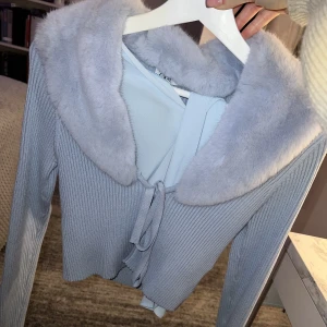 Fluffig blå tröja - Från zara, knappt använd 💙