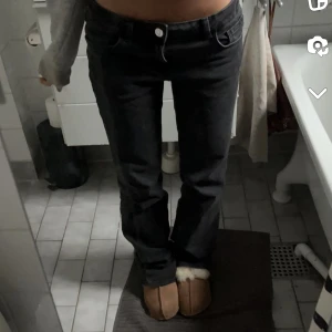 Lågmidjade jeans  - Intressekoll, är 164 bär storlek 36 (stora på mig) jeansen är i storlek 38